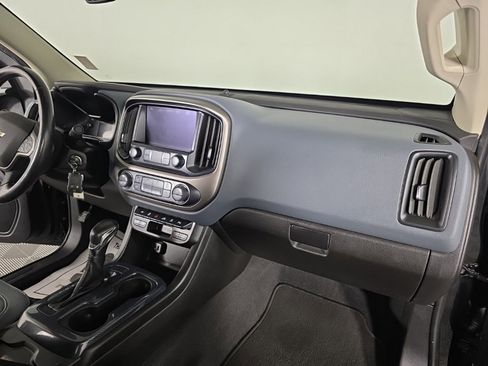 Used 2022 Chevrolet Colorado Z71 w/ Z71 Midnight Edition image 37