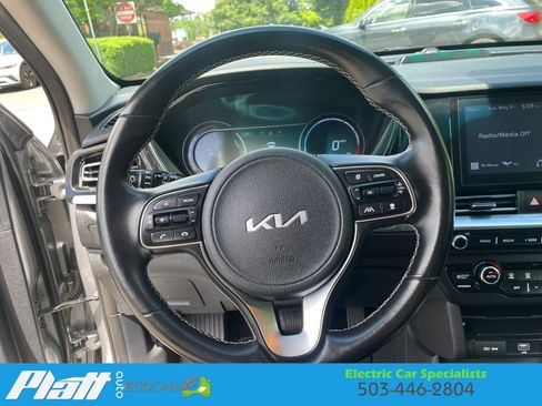Used 2022 Kia Niro EX FWD image 32