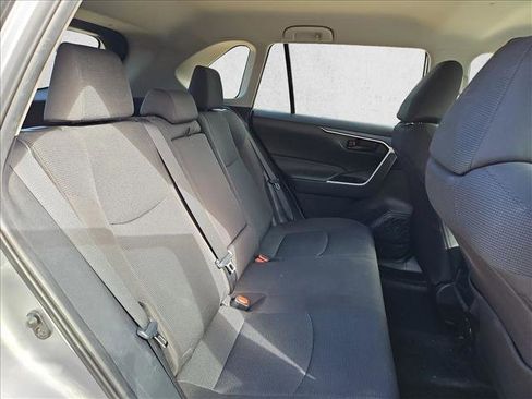 Used 2021 Toyota RAV4 LE image 12