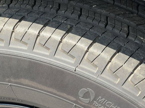 Used 2025 Jeep Grand Cherokee Limited AWD/4WD image 8