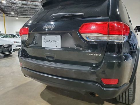 Used 2014 Jeep Grand Cherokee Laredo w/ 18" Wheel & 8.4" Radio Group image 38