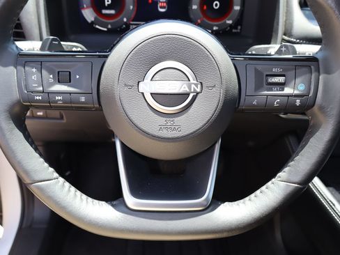 Used 2024 Nissan Rogue Platinum FWD image 12