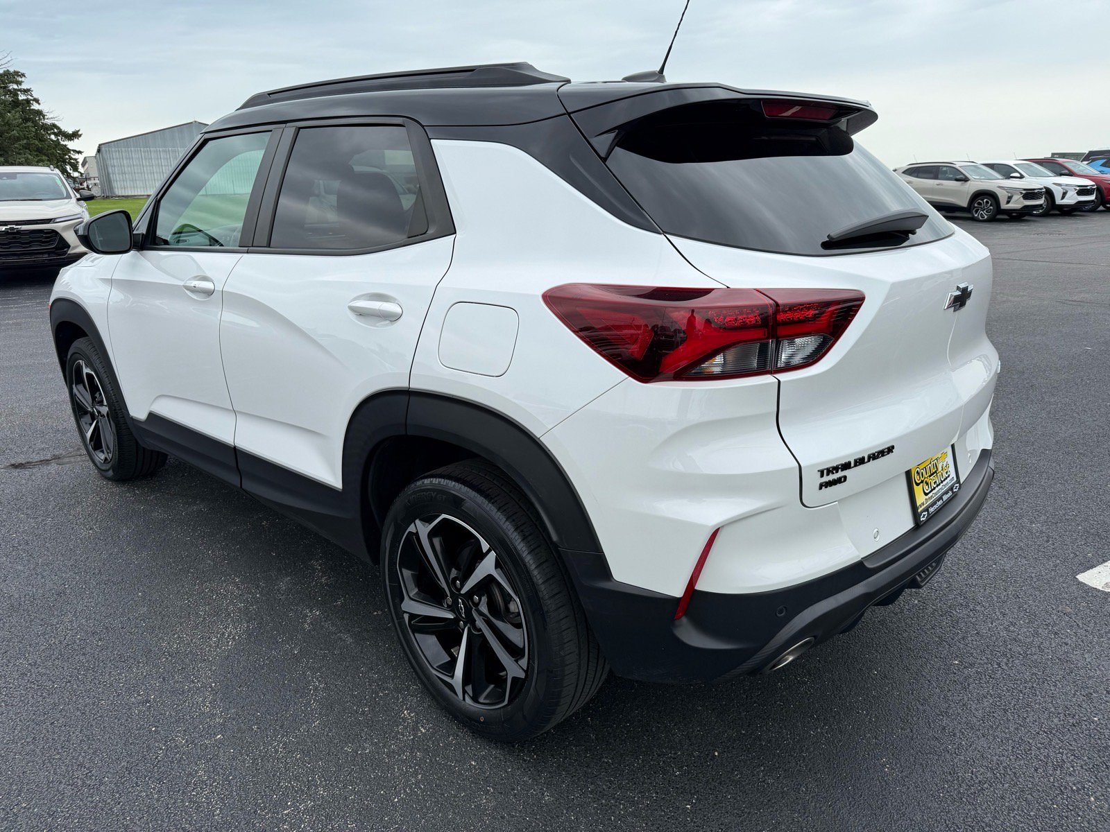 Used 2021 Chevrolet TrailBlazer RS w/ Sun and Liftgate Package AWD/4WD image 3