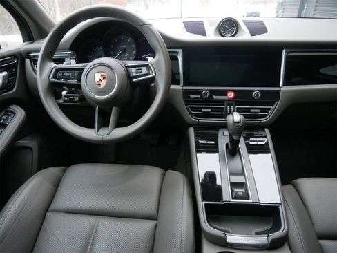 Used 2025 Porsche Macan image 15