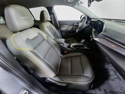 Used 2025 Chevrolet Trax ACTIV FWD image 26