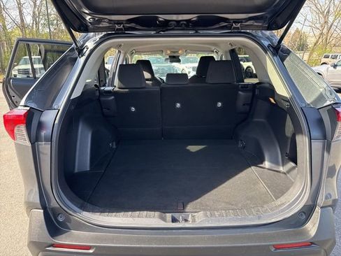 Used 2021 Toyota RAV4 LE image 21