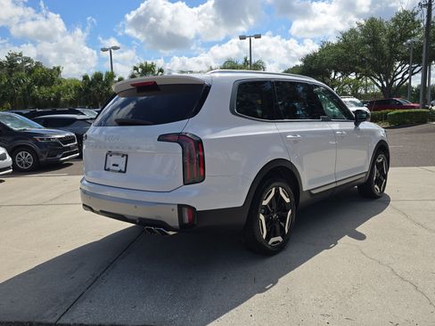 Certified 2023 Kia Telluride EX w/ EX Captain's Chair Package FWD image 8