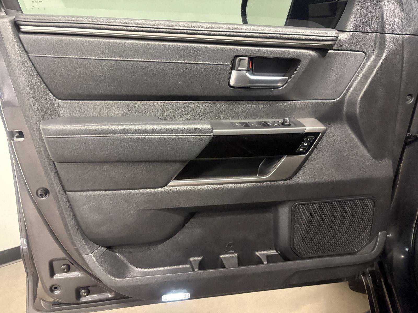 Used 2025 Toyota Sequoia 4WD image 17