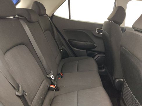 Used 2022 Hyundai Venue SE FWD image 19