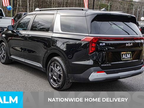 Used 2025 Kia Carnival EX image 5