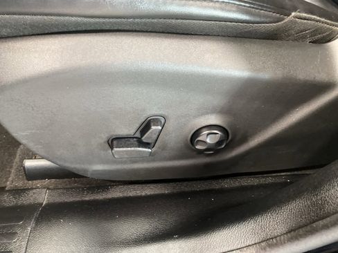 Used 2020 Jeep Cherokee Trailhawk w/ Comfort & Convenience Group image 16