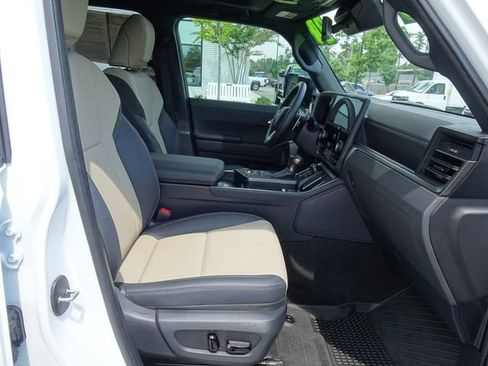 Used 2024 Lexus GX 550 AWD/4WD image 16