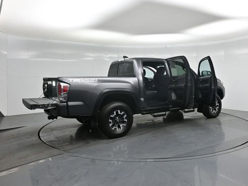Used 2020 Toyota Tacoma TRD Off-Road w/ Technology Package image 5