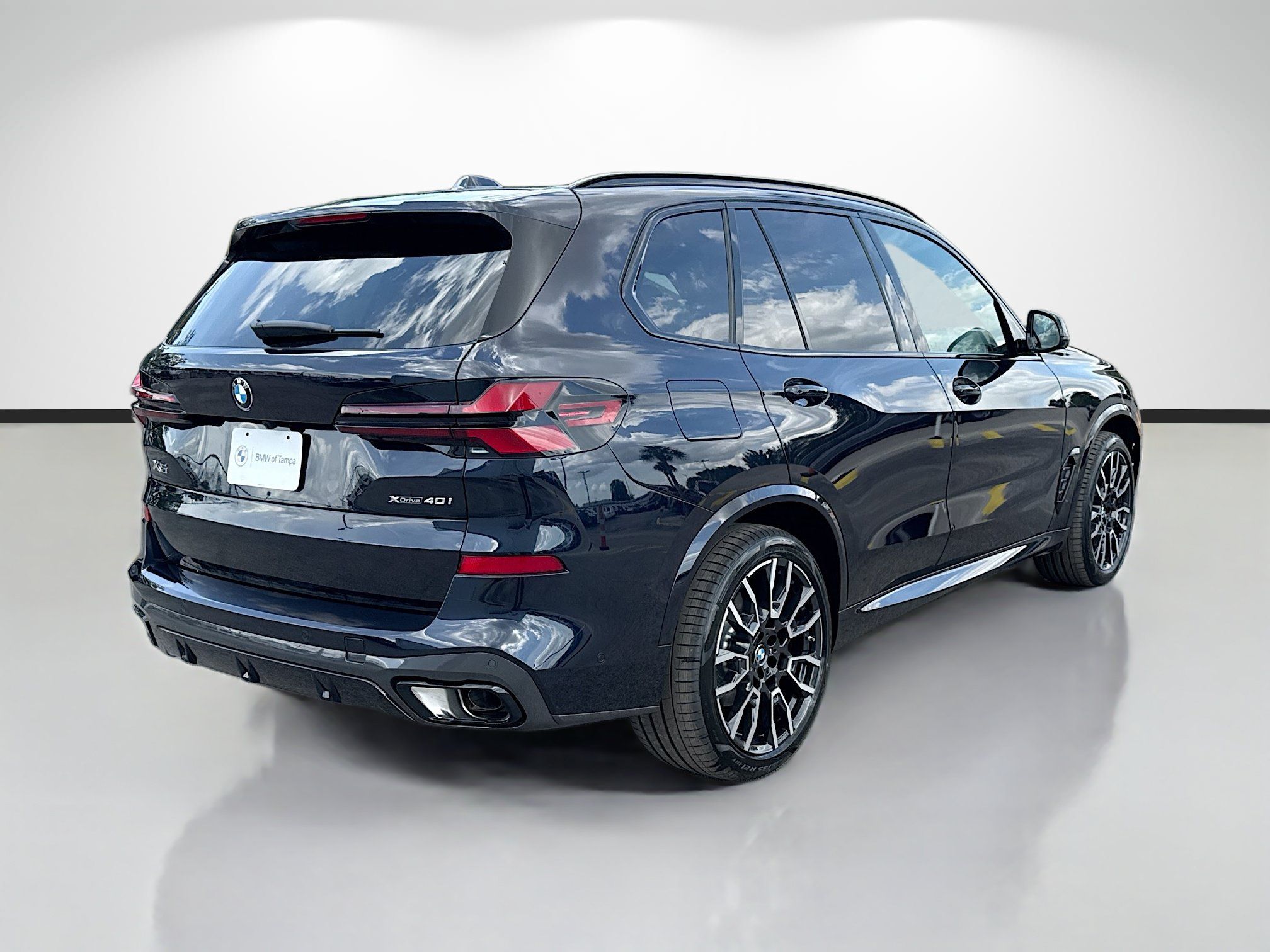 New 2026 BMW X5 xDrive40i w/ M Sport Package AWD/4WD image 3