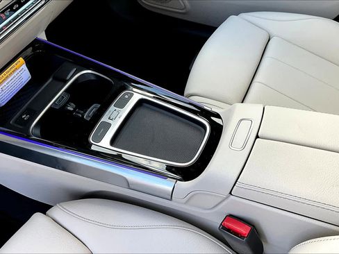 Used 2025 Mercedes-Benz GLB 250 image 8