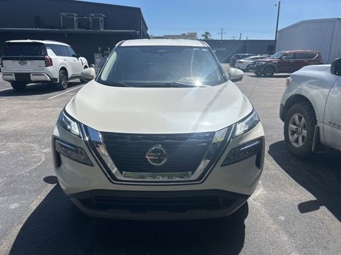 Used 2021 Nissan Rogue SV image 1