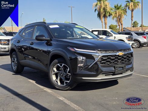 Used 2025 Chevrolet Trax LT FWD image 1