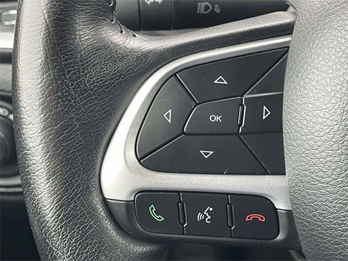 Used 2020 Jeep Renegade Latitude w/ Cold Weather Group image 20