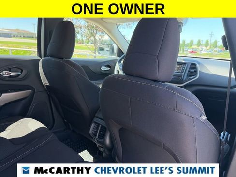 Used 2017 Jeep Cherokee Latitude w/ Cold Weather Group AWD/4WD image 32