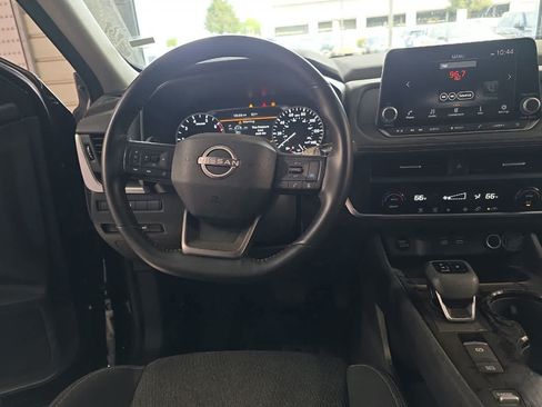 Used 2025 Nissan Rogue SV FWD image 16
