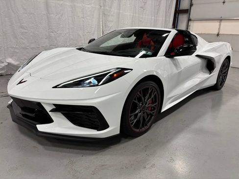 Used 2024 Chevrolet Corvette Stingray Preferred Cpe w/ Z51 Performance Package RWD image 3