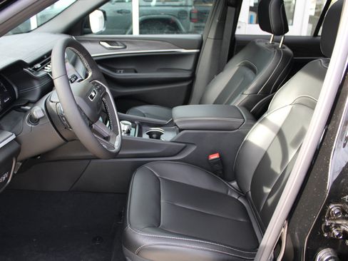 New 2025 Jeep Grand Cherokee Limited w/ Trailer Tow Package image 11