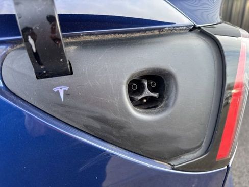 Used 2022 Tesla Model Y Performance image 9