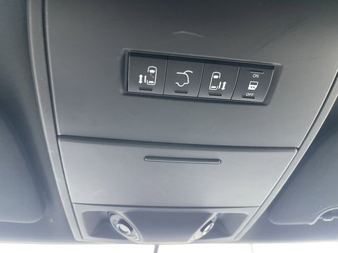 Used 2015 Dodge Grand Caravan SXT image 28