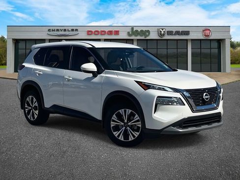 Used 2023 Nissan Rogue SV image 2