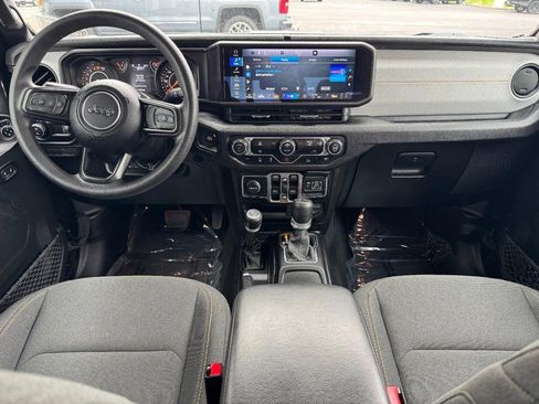 Used 2025 Jeep Gladiator Sport AWD/4WD image 14