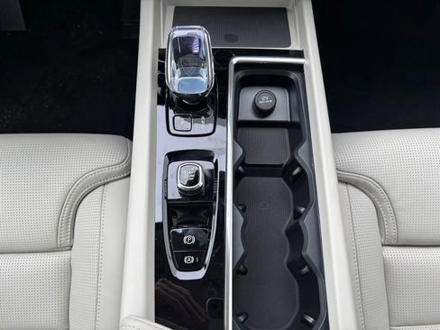 New 2026 Volvo XC60 B5 Ultra w/ Climate Package image 13