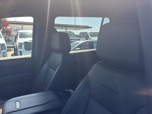 Used 2025 GMC Yukon XL Denali AWD/4WD image 24