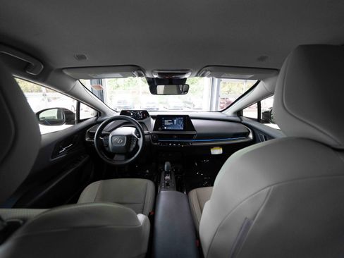 Used 2024 Toyota Prius XLE FWD image 19