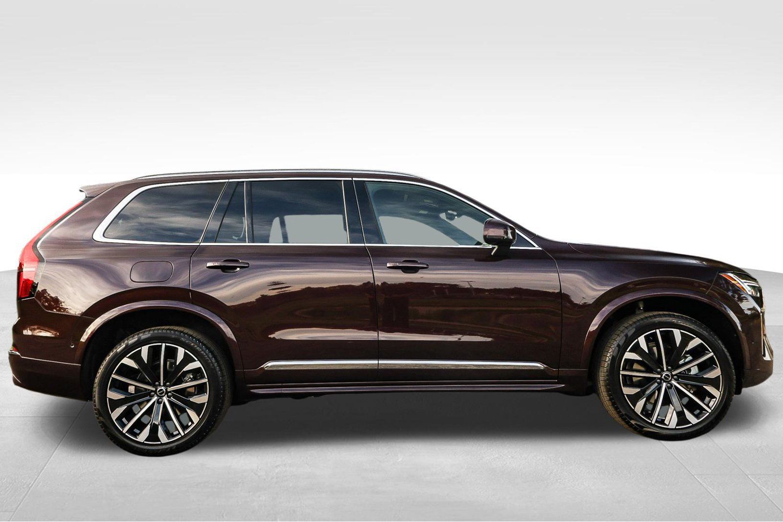 Used 2026 Volvo XC90 B5 Plus w/ Protection Package AWD/4WD image 4