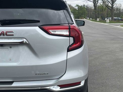 Used 2022 GMC Terrain SLT w/ Infotainment Package II AWD/4WD image 19