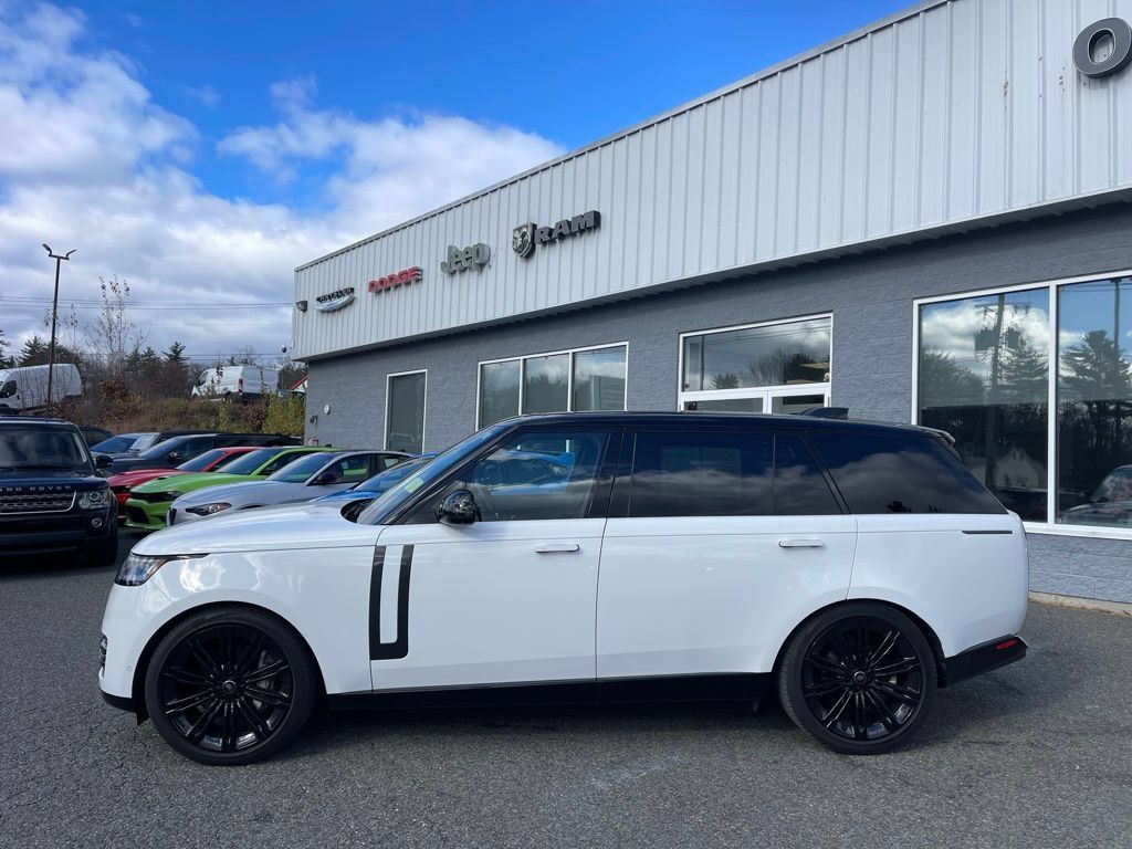 Used 2024 Land Rover Range Rover Long Wheelbase SE AWD/4WD image 3