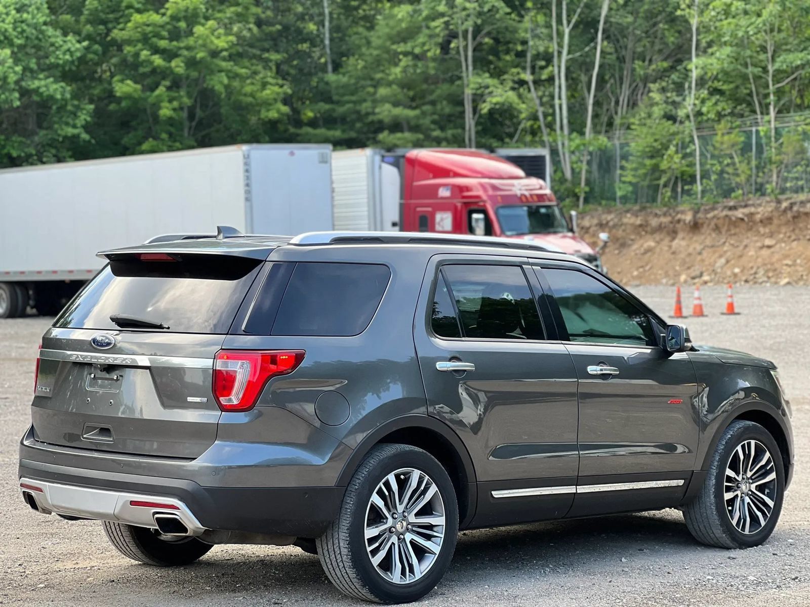 Used 2016 Ford Explorer Platinum AWD/4WD image 6