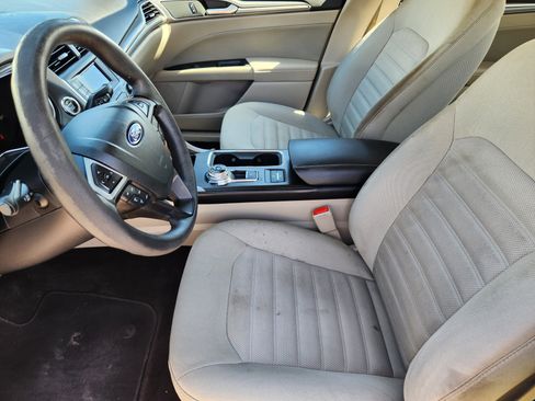 Used 2018 Ford Fusion SE FWD image 6