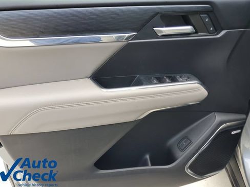 Used 2024 GMC Acadia Elevation FWD image 21