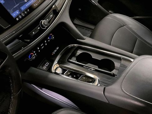 Used 2024 Buick Enclave Premium image 16
