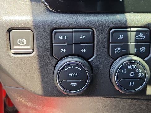 Used 2024 Chevrolet Silverado 1500 ZR2 w/ Technology Package AWD/4WD image 16