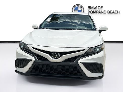 Used 2021 Toyota Camry SE FWD image 3