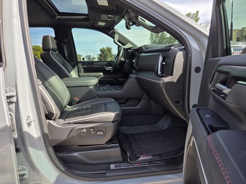 Used 2024 GMC Sierra 2500 AT4X image 3