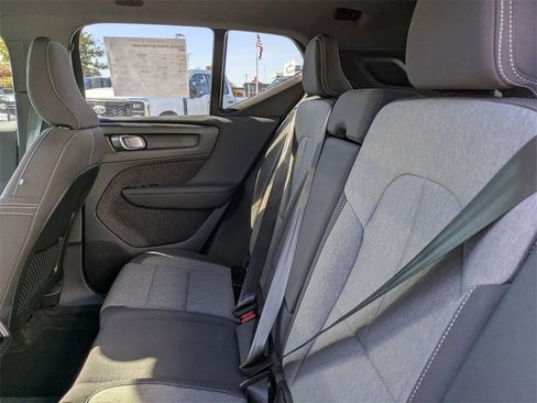 Certified 2025 Volvo XC40 B5 Core image 14