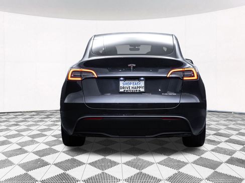 Used 2024 Tesla Model Y Long Range image 9