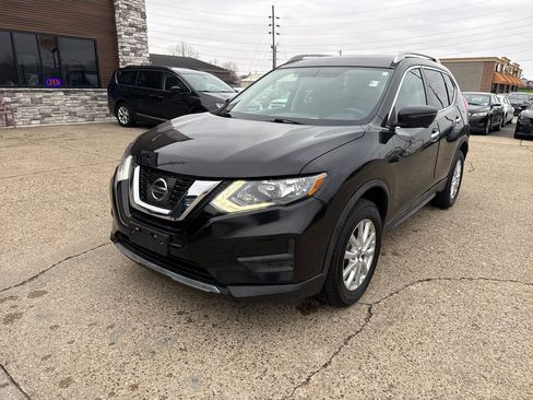 Used 2017 Nissan Rogue SV w/ Sun & Sound Touring Package image 8