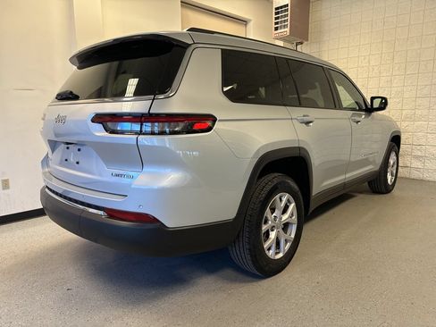 Used 2022 Jeep Grand Cherokee L Limited AWD/4WD image 42
