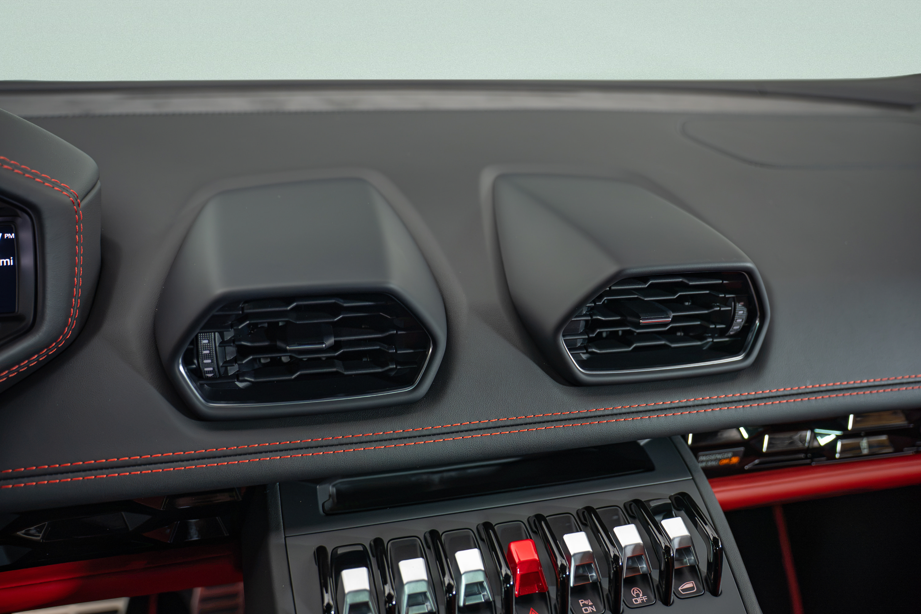 Used 2021 Lamborghini Huracan EVO RWD image 14