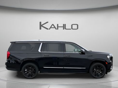 Used 2024 GMC Yukon XL SLT w/ SLT Premium Package AWD/4WD image 6