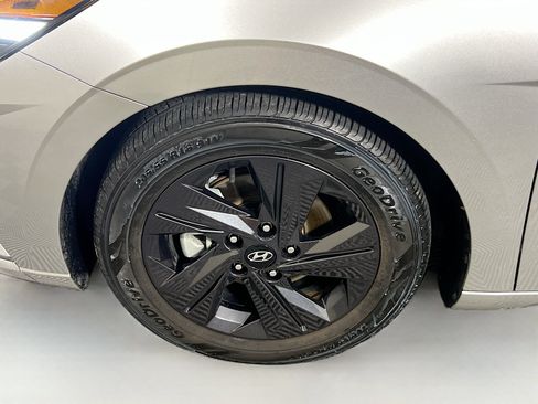 Used 2022 Hyundai Elantra SEL w/ Preferred Accessory Package FWD image 13